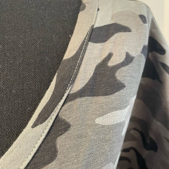 The Sweatshirt pullover siz 2X camouflage relaxed fit slight flared himline S/L - Picture 15 of 16